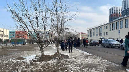 Алматинцы, ощутив подземные толчки, выбежали на улицы города