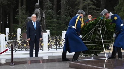 Токаев возложил цветы к могиле Гейдара Алиева