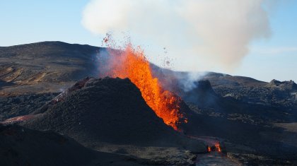 В Исландии снова извергается вулкан