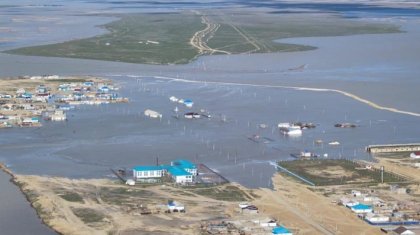 Вода заливает село в Актюбинской области из-за прорыва дамбы