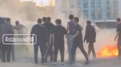 Мужчина загорелся на дороге в Астане (ВИДЕО)