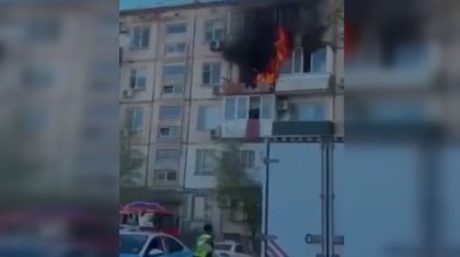 60 жильцов эвакуировали из горящей многоэтажки в Атырау (ВИДЕО)