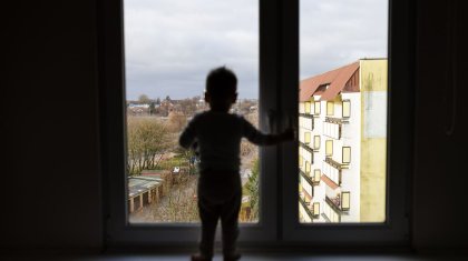 Два ребенка за полчаса выпали из окон в городах Казахстана