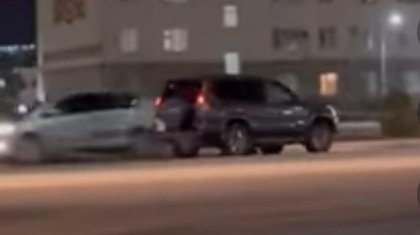 «Пьяный за рулем»: водитель внедорожника врезался в машину с детьми в Актау (ВИДЕО)