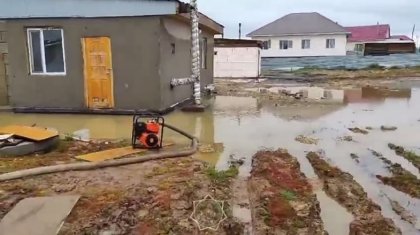 Дома и дворы подтопило после дождя в селе под Астаной (ВИДЕО)