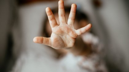 «Лез целоваться в рот»: сожитель бабушки насиловал 12-летнюю девочку в Костанае