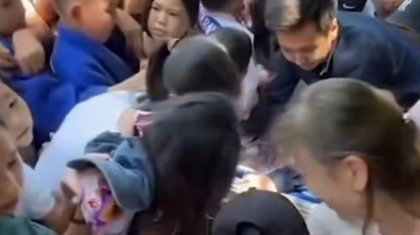 Бесплатное мороженое стало причиной давки в Алматы (ВИДЕО)