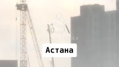 Стрела башенного крана упала в Астане (ВИДЕО)