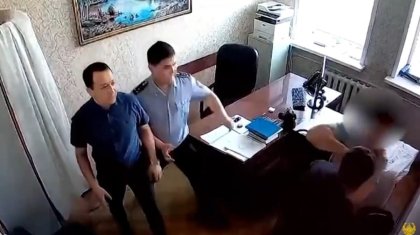 Подозреваемый в разжигании розни напал на полицейского в СКО (ВИДЕО)