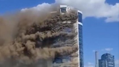 Здание на проспекте Туран полностью горит в Астане (ВИДЕО)