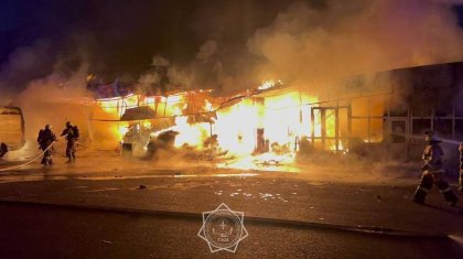 Крупный пожар потушили на одном из рынков Шымкента