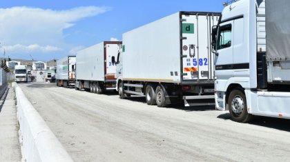 Скопление транспорта наблюдается на границе Казахстана и России