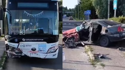 Авто врезалось в автобус и протаранило другую машину в Талдыкоргане (ВИДЕО)