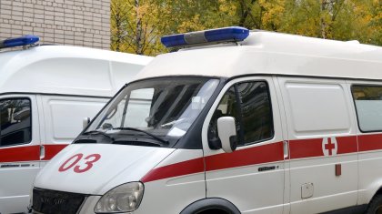 Витрина упала на троих мужчин в Павлодаре
