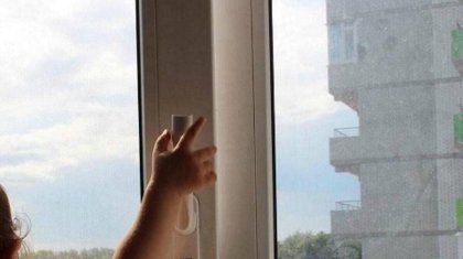 Шестилетний ребенок выпал из окна второго этажа в Алматы