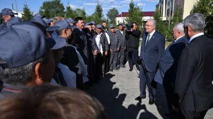 Токаев поговорил с тружениками села Шахтер (ВИДЕО)