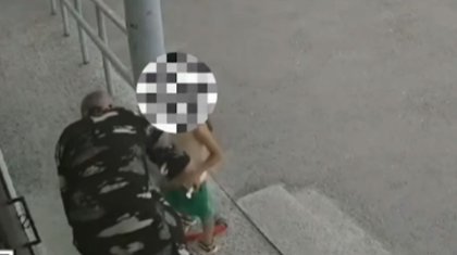 Девочка, побитая отцом на улице в Павлодаре, будет жить с бабушкой
