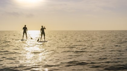 Двух мужчин на сапборде унесло в Каспийское море