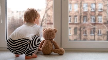 Малыш чудом выжил после падения с 4 этажа в Шымкенте