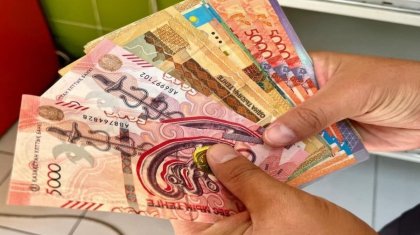 Девушка заходила в квартиры пенсионерок и забирала их деньги в Астане