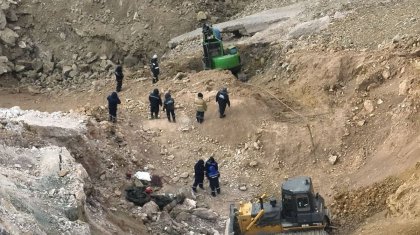 Автобус с людьми ушел под землю: задержанных сотрудников «Майкаинзолото» отпустили домой