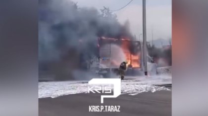 Взрыв произошел во время тушения «Газели» в Таразе (ВИДЕО)