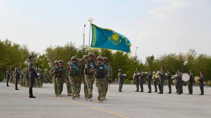 Зарплаты и пенсии повысят казахстанским военным