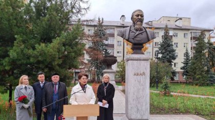 Памятник Абаю Кунанбаеву открыли в Татарстане