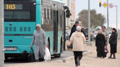 Ожидание на ветру: жители Актау жалуются на отсутствие автобусной остановки