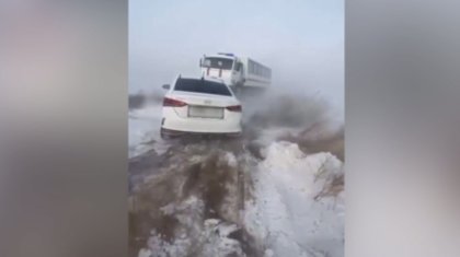 Машина с пятью детьми застряла в карагандинской степи в буран (ВИДЕО)