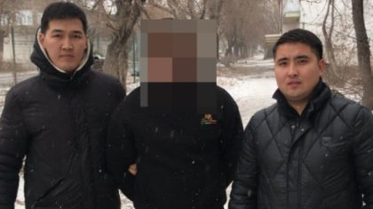 Парня, купившего несколько букетов цветов, задержали полицейские в Караганде
