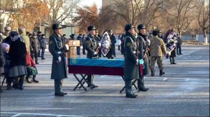 Крушение военного вертолета: погибшего майора похоронили в Актюбинской области