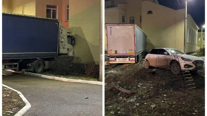 Фура врезалась в школу в центре Уральска