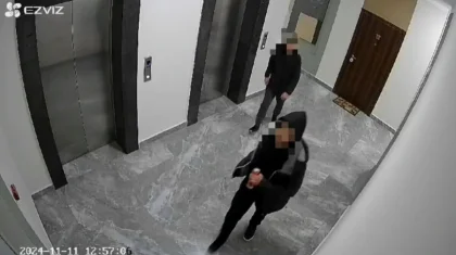 Два парня разлили неизвестную жидкость в многоэтажке Астаны (ВИДЕО)