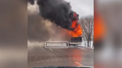 Автобус загорелся посреди оживленной дороге в центре Астаны