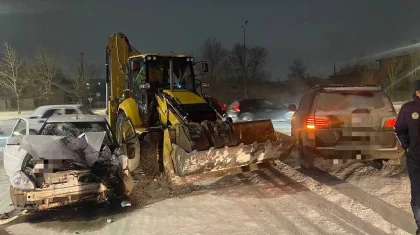 Водитель погрузчика устроил ДТП в Семее: три человека пострадали