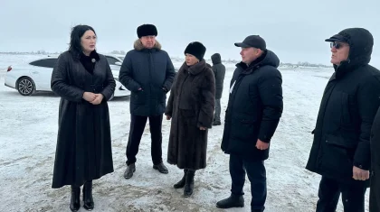 С ходом реконструкции дамбы на озере Анарколь в Акмолинской области ознакомилась депутат Мажилиса