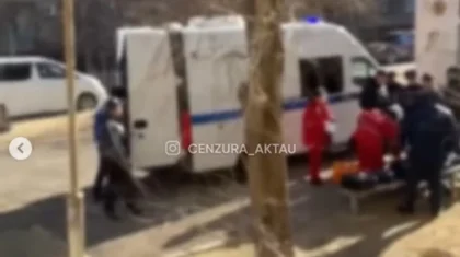 Мертвого мужчину нашли на скамейке у жилого дома в Актау