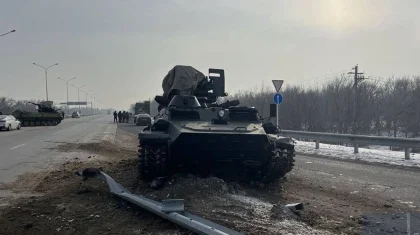 Военная техника выпала на трассу и столкнулась с полицейской машиной в Алматинской области (ФОТО, ВИДЕО)