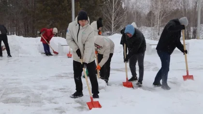 Акция «Таза бейсенбі» партии «AMANAT»: уборка снега и мусора прошла во всех регионах страны