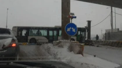 Автобус врезался в бетонный блок LRT в Астане