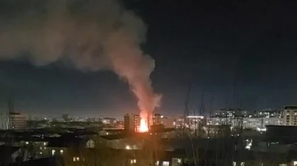 Мощный пожар тушат в центре Алматы