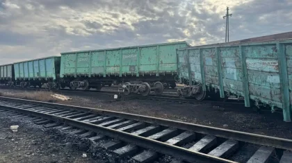 Вагон поезда сошел с рельсов в Караганде