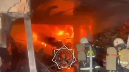 Двухэтажное здание сгорело в Алматы, есть пострадавшие (ВИДЕО)