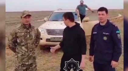 Внедорожник застрял в грязи на сутки в области Улытау (ВИДЕО)