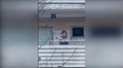 «Вон отсюда!»: мужчина с ножом выкрикивал угрозы и пугал детей в Актау (ВИДЕО)