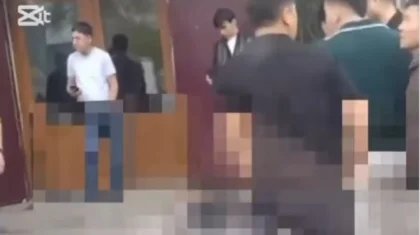 Сорвавшийся с буксировки автобус убил пешехода в Алматы (ВИДЕО)