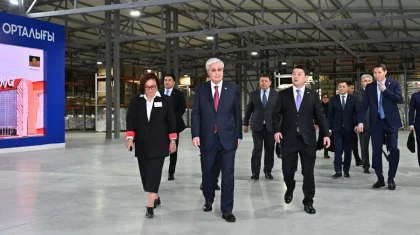 Токаев посетил оптово-распределительный центр в Актау