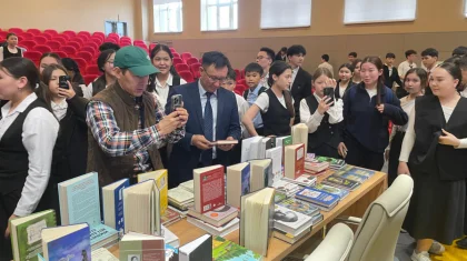 Сто книг сельской школе в Акмолинской области передало агентство «Хабар»