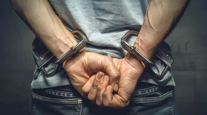 Ударили и обматерили после просьбы таксиста: агрессивных пассажиров из Алматы арестовали